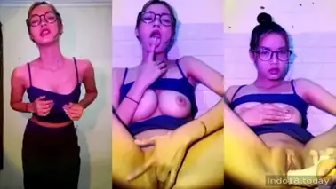 Cewek imut coli pake sextoy bikin nagih