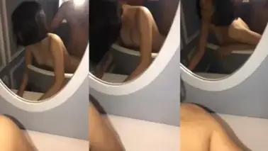 Doggy Ngadep Kaca Ngewe Brutal Sampe Becek Banjir